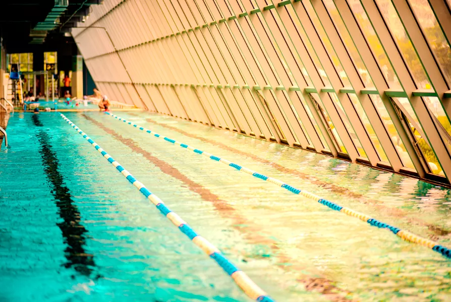 胶州成人混凝土钢结构游泳池项目
